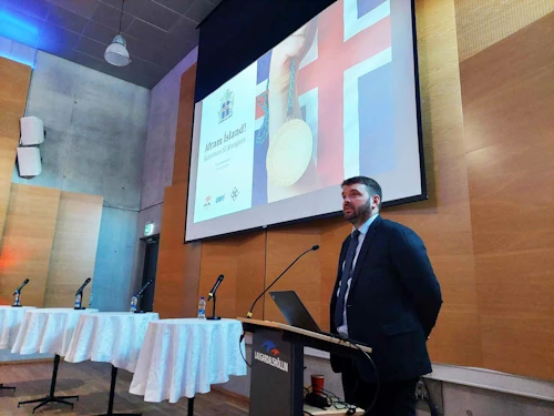 Ásmundur Einar Daðason, mennta- og barnamálaráðherra, kynnti áform um eflingu afreksíþróttastarfs á blaðamannafundi í Laugardalshöll í vor