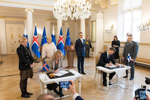 Frá undirskriftinni.