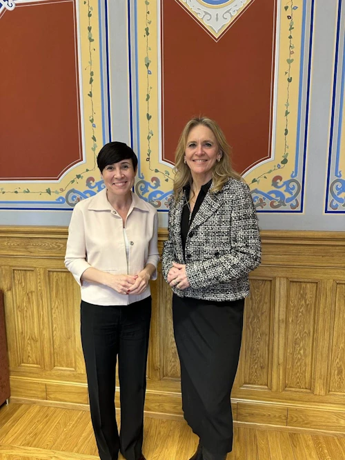 Þorgerður Katrín ásamt Ine Eriksen Søreide formanni utanríkis- og varnarmálanefndar norska Stórþingsins.