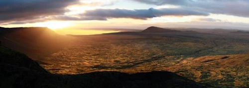 Horft yfir hraunbreiður í Brennisteinsfjöllum - Bollar