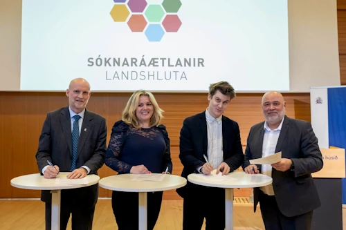 Vesturland: Eyjólfur Ármannsson samgöngu- og sveitarstjórnarráðherra, Guðveig Lind Eyglóardóttir, formaður stjórnar SSV, Jóhann Páll Jóhannsson umhverfis-, orku- og loftslagsráðherra og Logi Einarsson menningar-, nýsköpunar- og háskólaráðherra.