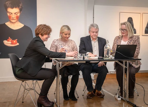 Margrét Hallgrímsdóttir þjóðminjavörður, Lilja Alfreðsdóttir mennta- og menningarmálaráðherra, Ragnar Th. Sigurðsson formaður Myndstefs og Harpa Þórsdóttir safnstjóri Listasafns Íslands. 