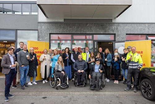 Stór hópur á beina eða óbeina þátttöku að innleiðingu á verkefninu í Hafnarfirði. Hér má sjá bæjarstjóra og starfsfólk Hafnarfjarðarbæjar með aðstandendum, stjórnarmönnum og hvatafólki Römpum upp Ísland.