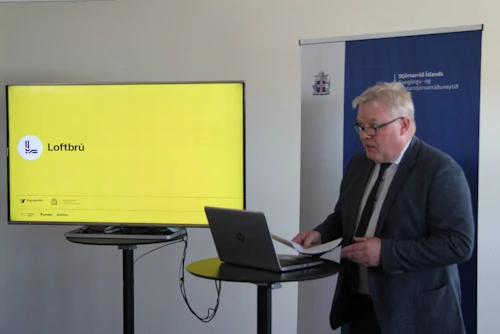 Sigurður Ingi Jóhannsson, samgöngu- og sveitarstjórnarráðherra, á kynningarfundi um Loftbrú í flugstöðinni á Egilsstöðum.