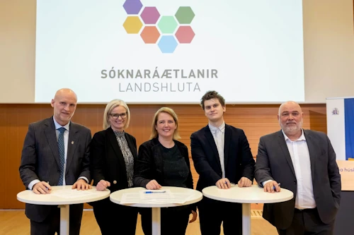 Norðurland eystra: Eyjólfur Ármannsson samgöngu- og sveitarstjórnarráðherra, Lára Halldóra Eiríksdóttir formaður stjórnar SSNE, Albertína Friðbjörg Elíasdóttir, framkvæmdastjóri SSNE, Jóhann Páll Jóhannsson umhverfis-, orku- og loftslagsráðherra og Logi Einarsson menningar-, nýsköpunar- og háskólaráðherra.