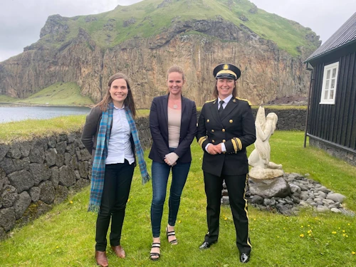 Katrín Jakobsdóttir, forsætisráðherra, Íris Róbertsdóttir, bæjarstjóri í Vestmannaeyjum og Arndís Soffía Sigurðardóttir, sýslumaður í Vestmannaeyjum