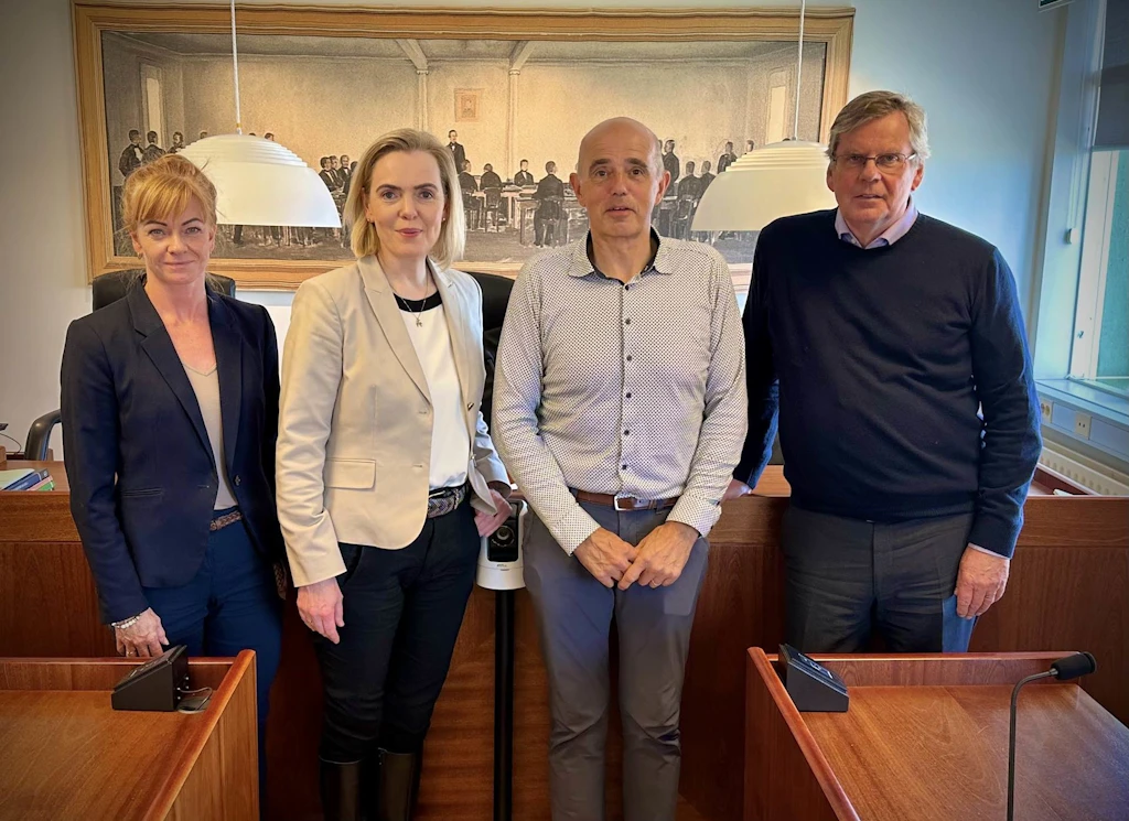 Védís Elfa Torfadóttir dómritari, Guðrún Hafsteinsdóttir dómsmálaráðherra, Halldór Halldórsson dómstjóri og Hreinn Loftsson aðstoðarmaður ráðherra.