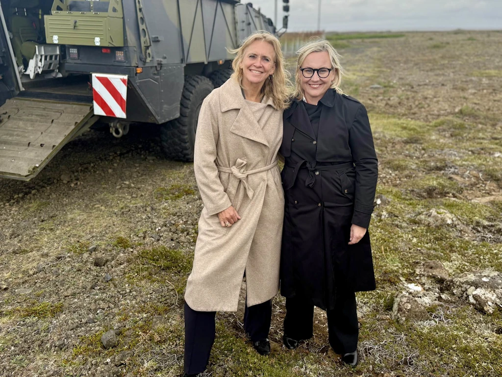 Þorgerður Katrín Gunnarsdóttir utanríkisráðherra og Þorbjörg S. Gunnlaugsdóttir dómsmálaráðherra við æfingu Northern Challenge í dag
