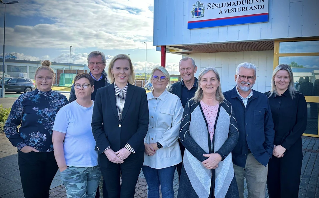 Starfsfólk sýslumannsins á Vesturlandi í höfuðstöðvum sýslumanns í Stykkishólmi. 