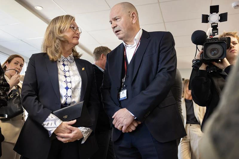 Alma D. Möller heilbrigðisráðherra og Björn Rúnar Lúðvíksson framkvæmdastjóri klínískrar rannsókna- og stoðþjónustu á Landspítala