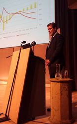 Bjarni Benediktsson kynnir fjárlagafrumvarp ársins 2015 Bjarni Benediktsson kynnir fjárlagafrumvarp ársins 2015