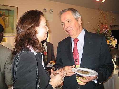 Siv og Klaus Töpfer, framkvæmdastjóri Umhverfisstofnunar Sameinuðu þjóðanna, ræða um fund Sþ um sjálfbæra þróun29/04/2004.