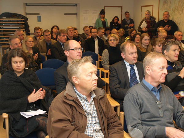 Þröng á þingi við upphaf vinnudags Þröng á þingi við upphaf vinnudags